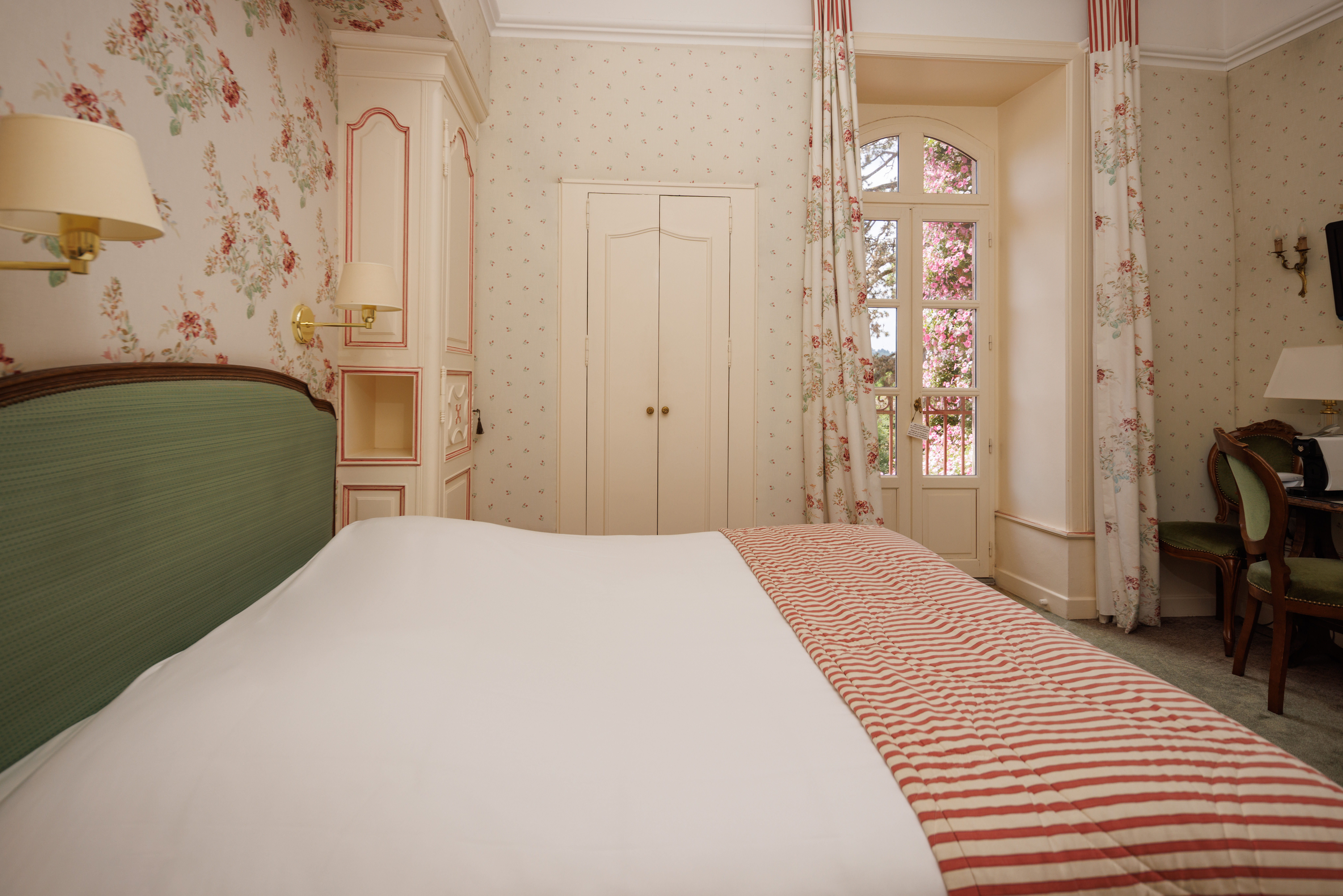 tous droits reserves