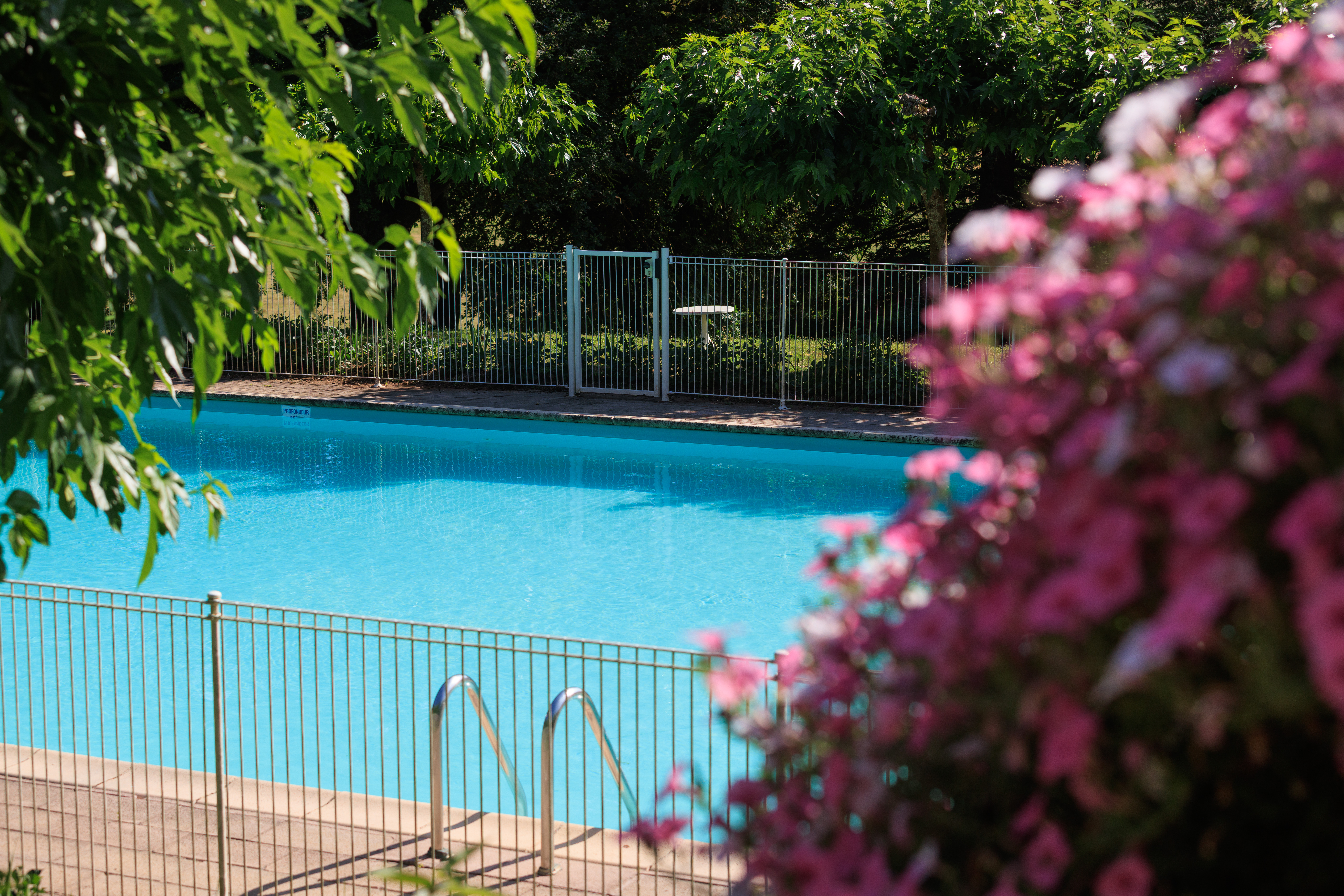 tous droits reserves