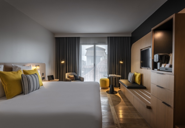 Photo © StudioChevojon